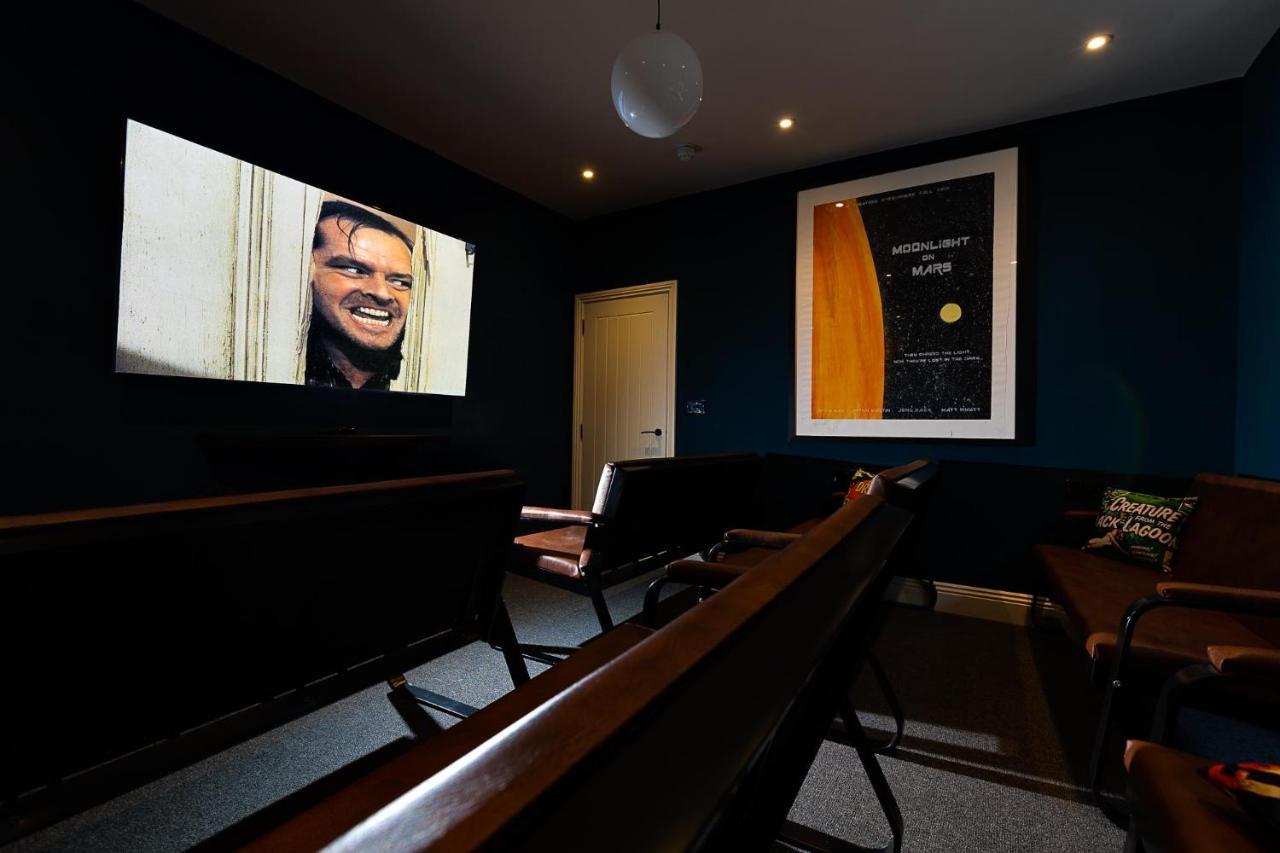 23 Trafalgar Square With Hot Tub And Cinema Scarborough Eksteriør billede
